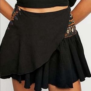 { FREE PEOPLE } Embroidered SKORT only size 4